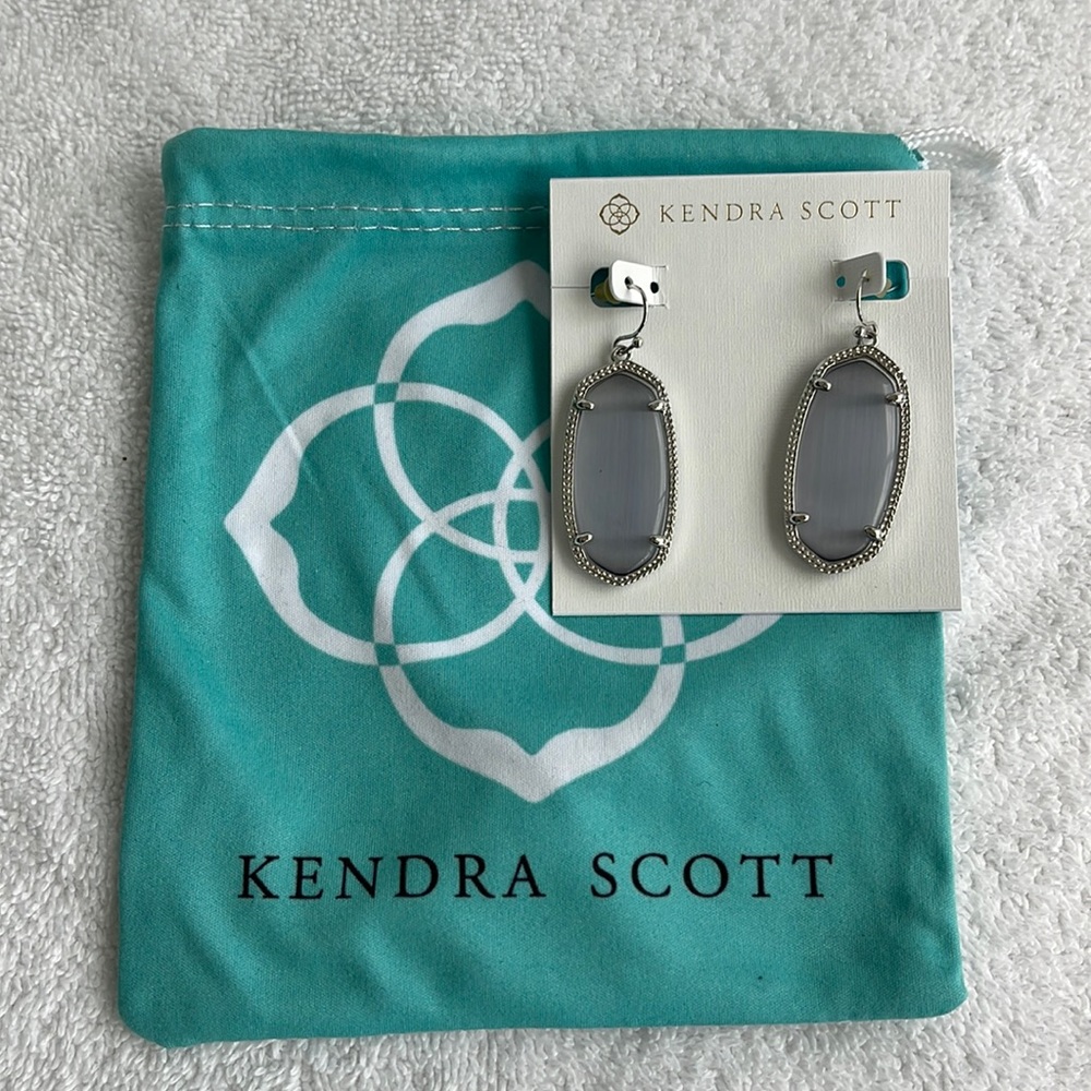 Kendra Scott Elle Drop Earring, measure 1.75"L x 0.75"W on earwire.